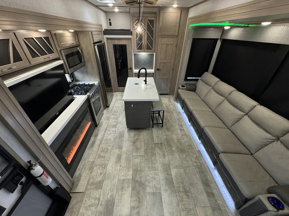 2023 Momentum 410TH-R