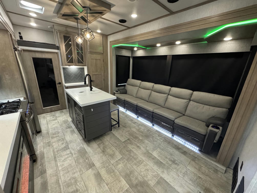 2023 Momentum 410TH-R