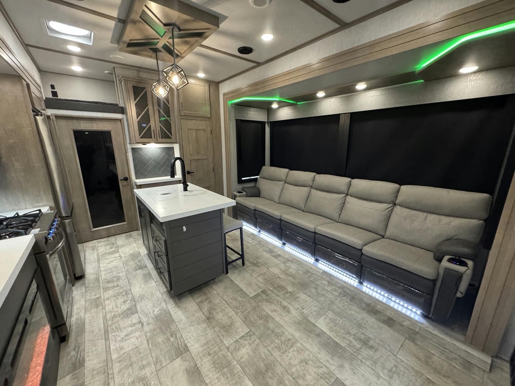 2023 Momentum 410TH-R