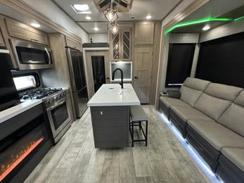 2023 Momentum 410TH-R