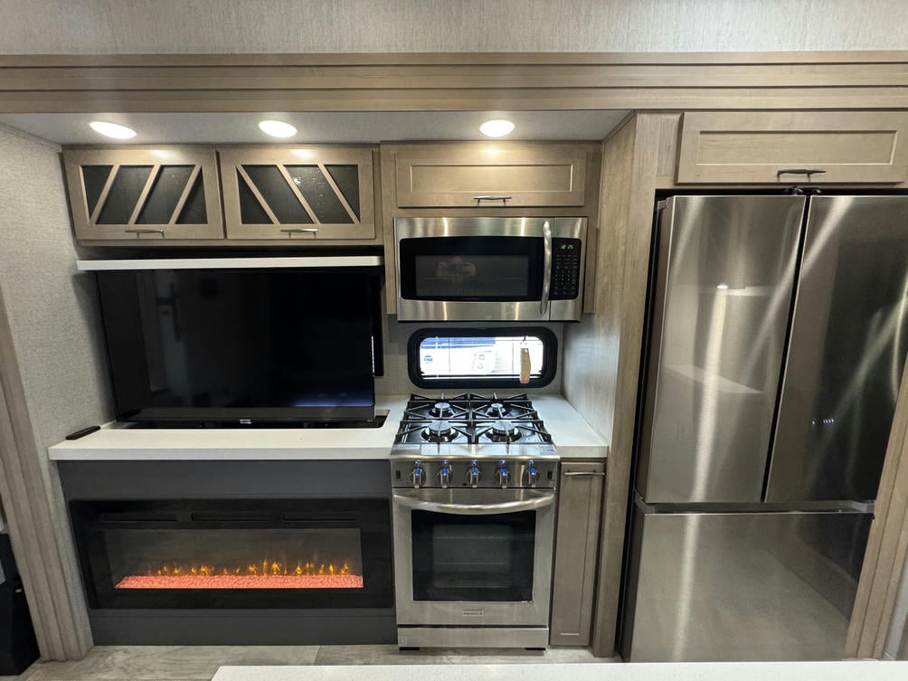 2023 Momentum 410TH-R