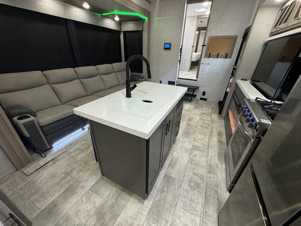 2023 Momentum 410TH-R