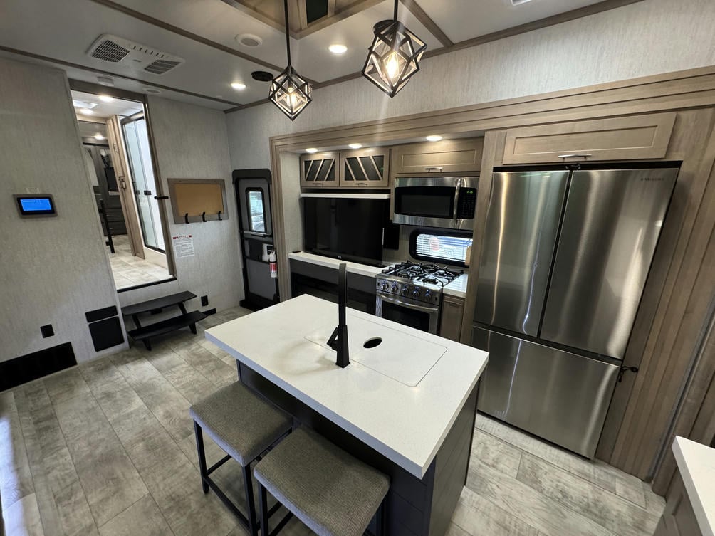 2023 Momentum 410TH-R