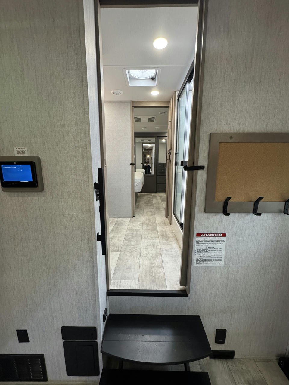 2023 Momentum 410TH-R