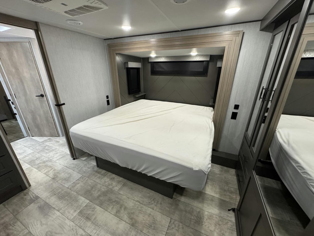 2023 Momentum 410TH-R