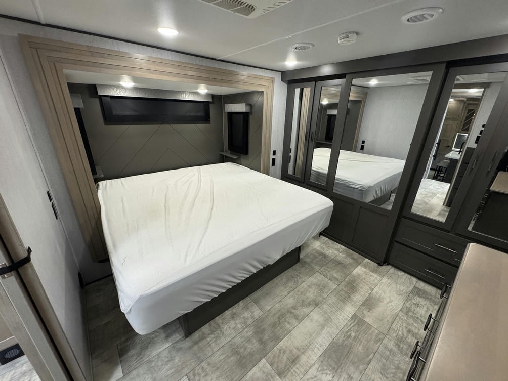 2023 Momentum 410TH-R