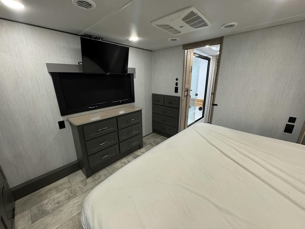 2023 Momentum 410TH-R