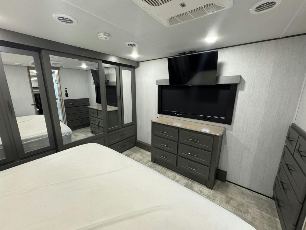 2023 Momentum 410TH-R