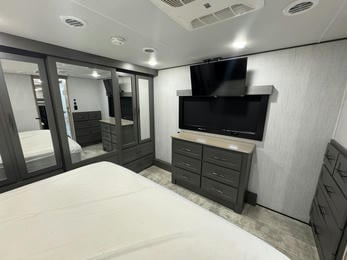 2023 Momentum 410TH-R