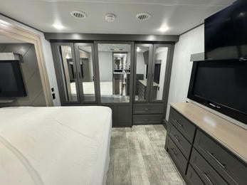 2023 Momentum 410TH-R