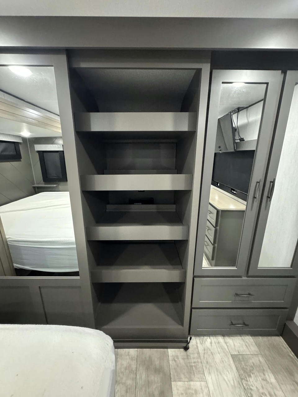 2023 Momentum 410TH-R