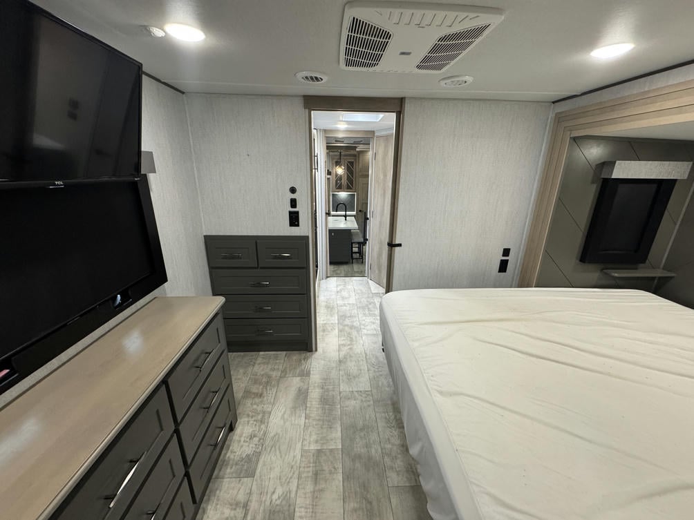 2023 Momentum 410TH-R