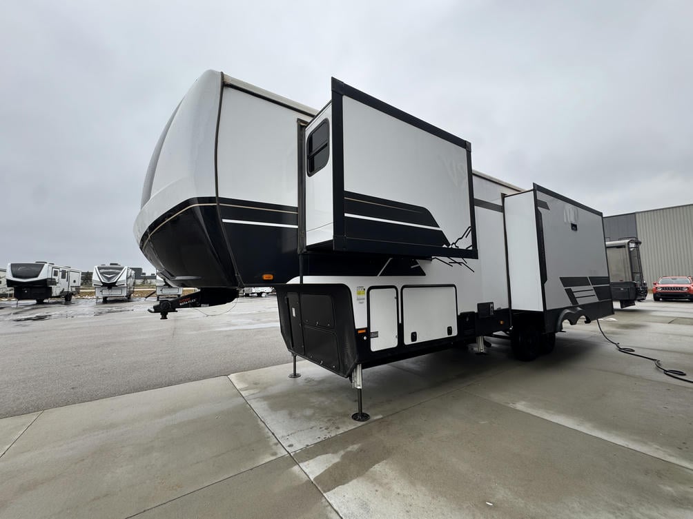 2024 Big Country 3200RLK