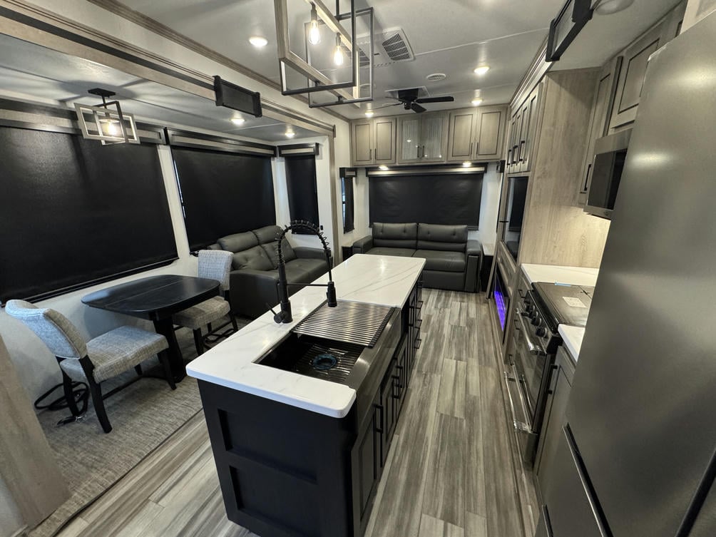 2024 Big Country 3200RLK