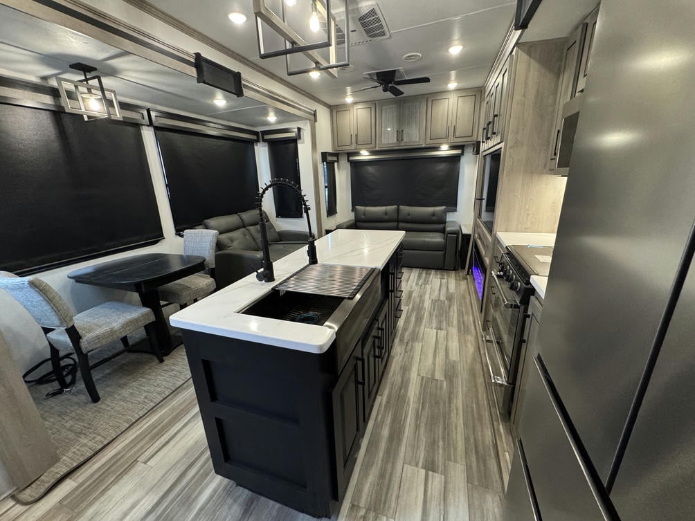 2024 Big Country 3200RLK