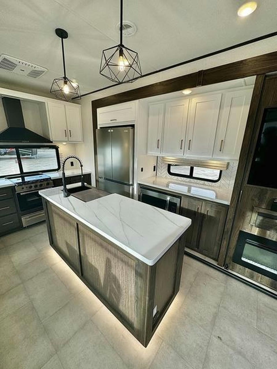 2024 Big Country 3502RKI