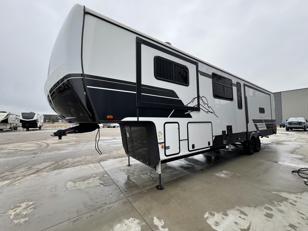 2024 Big Country 3502RKI