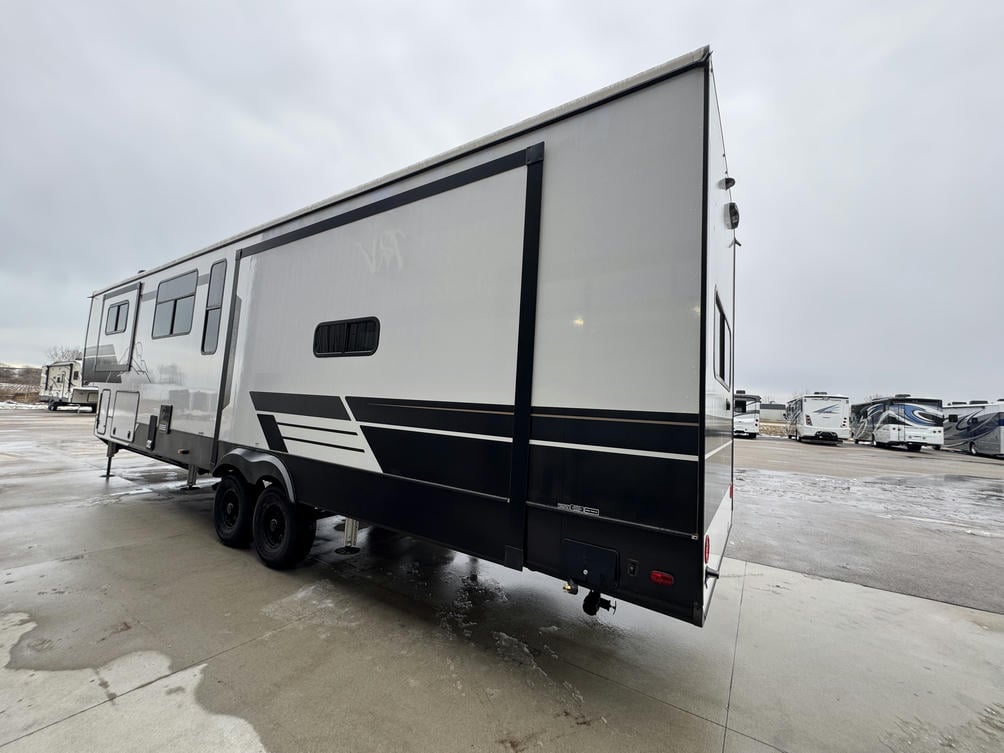 2024 Big Country 3502RKI