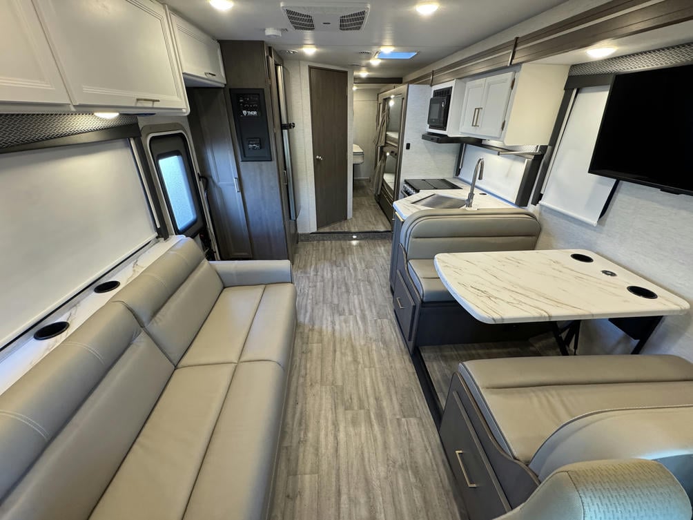 2024 FOUR WINDS 31EV