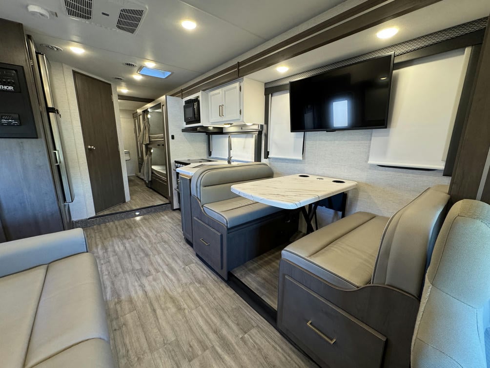 2024 FOUR WINDS 31EV