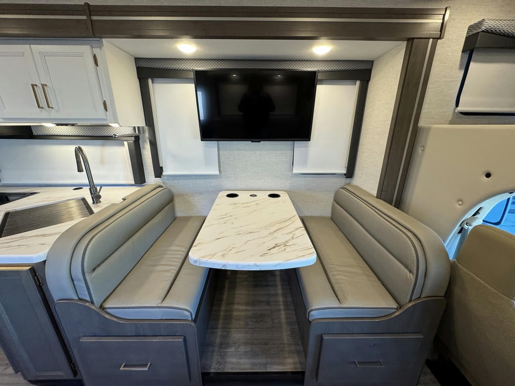 2024 FOUR WINDS 31EV