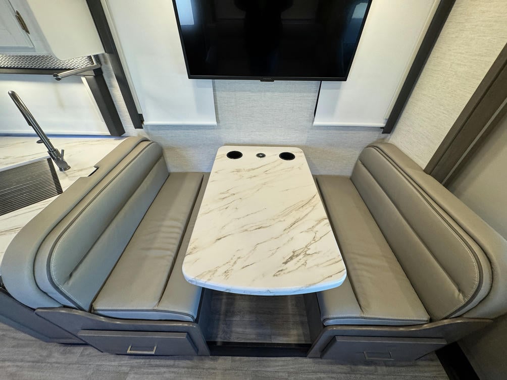 2024 FOUR WINDS 31EV