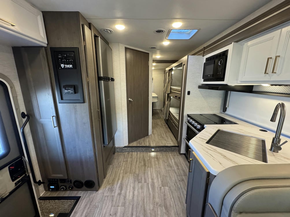 2024 FOUR WINDS 31EV