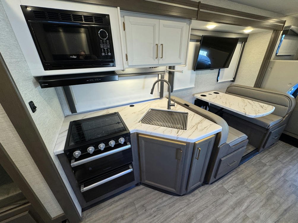 2024 FOUR WINDS 31EV