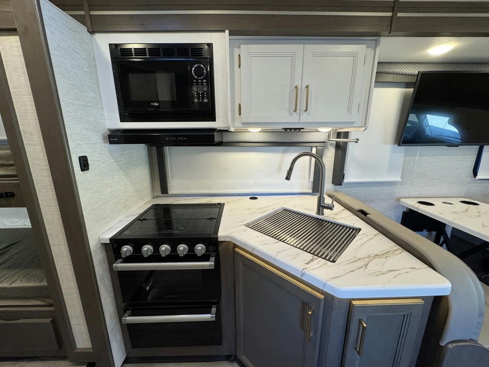 2024 FOUR WINDS 31EV