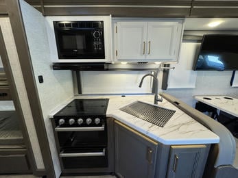 2024 FOUR WINDS 31EV