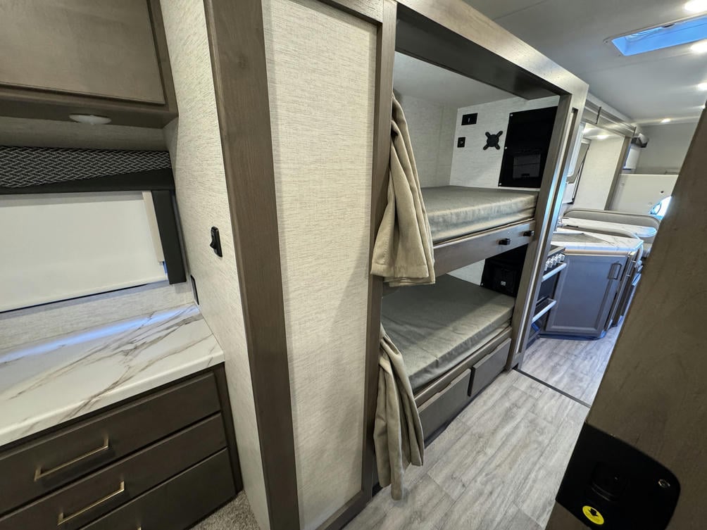 2024 FOUR WINDS 31EV