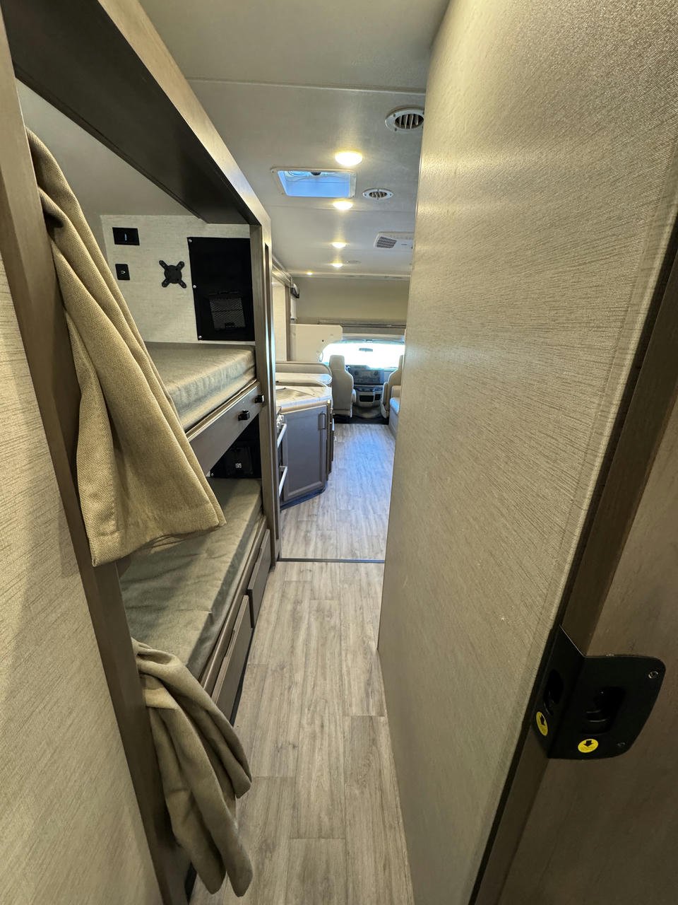 2024 FOUR WINDS 31EV