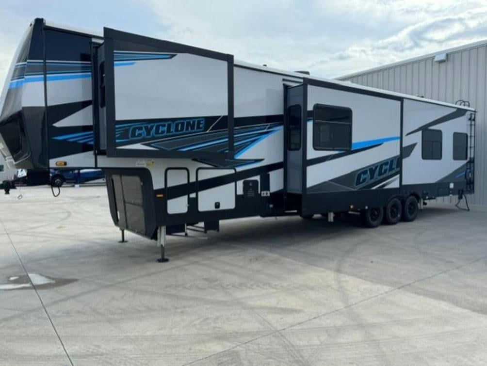 2025 Cyclone 4014C