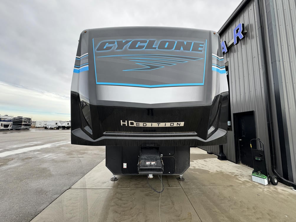 2025 Cyclone 4014C