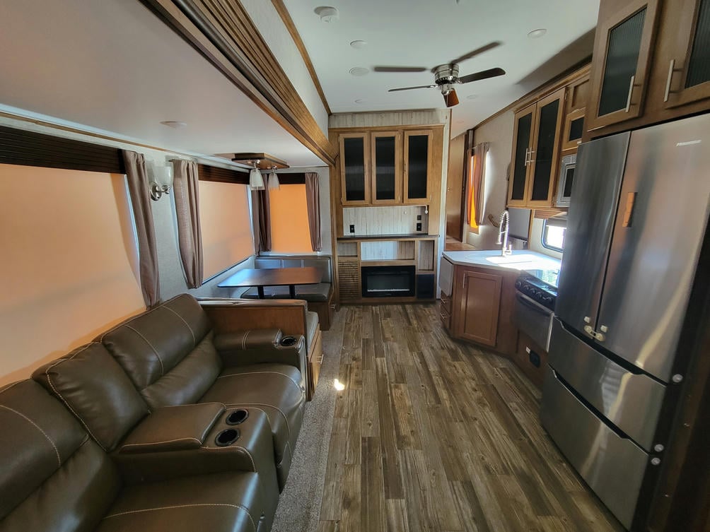 2018 Sabre 27BHD