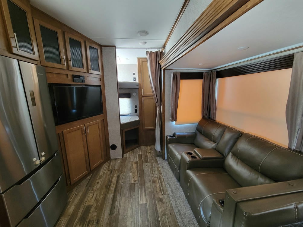 2018 Sabre 27BHD