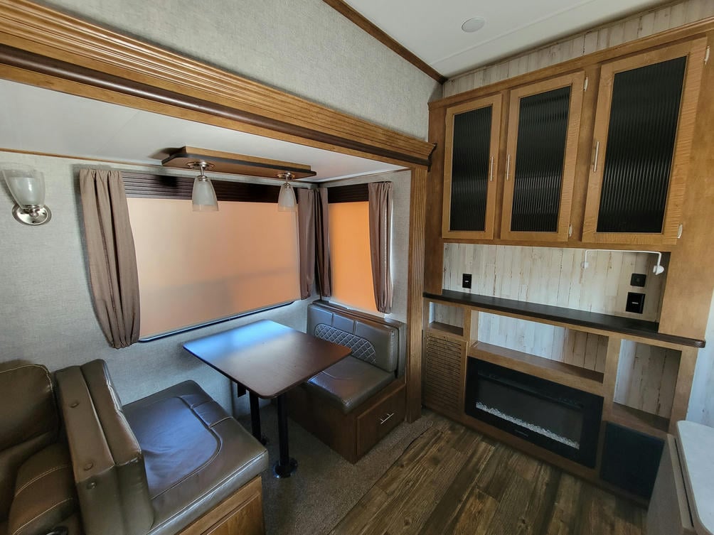 2018 Sabre 27BHD