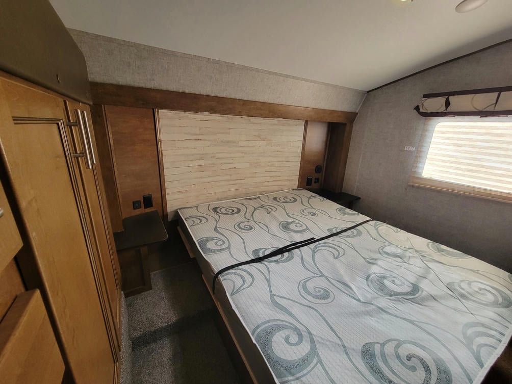 2018 Sabre 27BHD
